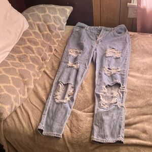 LIGHT BLUE MOM JEANS